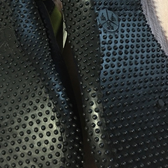 - New Unisex Water Shoes Size 7 Black & Olive Green 💚🖤💚 - Picture 4 of 8